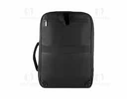 Mochila/pasta confeccionada em poliéster 300D com detalhe em PU e interior em poliéster 210D, unindo resistência e sofisticação. Possui alças lateral e de ombro acolchoadas, alça de mão e engate para mala de viagem. Conta com bolso frontal com zíper, compartimento interno para notebook de até 15,6” e bolso traseiro que permite ocultar as alças. Um brinde corporativo versátil, funcional e ideal para o dia a dia profissional.