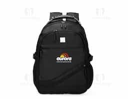 Mochila confeccionada em PVC Jacquard com mescla em seda, resistente à água, fechamento em zíper no compartimento principal e capacidade de até 23 litros. Possui uma placa metálica para personalização, três compartimentos frontais, dois bolsos laterais em tela de nylon e bolso traseiro para notebook de até 15,3 polegadas. Conta ainda com engates laterais ajustáveis, alça superior em plástico e silicone, alças acolchoadas, adaptadores USB e P2 e painel traseiro estofado. Acompanha capa protetora em tecido sintético.