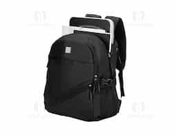 Mochila confeccionada em PVC Jacquard com mescla em seda, resistente à água, fechamento em zíper no compartimento principal e capacidade de até 23 litros. Possui uma placa metálica para personalização, três compartimentos frontais, dois bolsos laterais em tela de nylon e bolso traseiro para notebook de até 15,3 polegadas. Conta ainda com engates laterais ajustáveis, alça superior em plástico e silicone, alças acolchoadas, adaptadores USB e P2 e painel traseiro estofado. Acompanha capa protetora em tecido sintético.