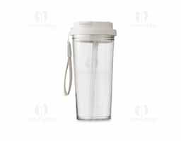 Copo em plástico livre de BPA com capacidade para até 600ml. Possui marcação de volume impressa e tampa rosqueável com trava de segurança para o bocal, além de bico flip com protetor próprio. Acompanha canudo para encaixe interno e alça de nylon com detalhe em couro sintético.