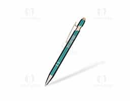 Caneta metálica moderna, com detalhe emborrachado no topo, ideal para interação com dispositivos de telas sensíveis ao toque. Possui acionamento por clique e carga esferográfica azul de 1,0 mm, garantindo escrita macia e precisa. Um brinde corporativo elegante, funcional e alinhado à rotina digital.