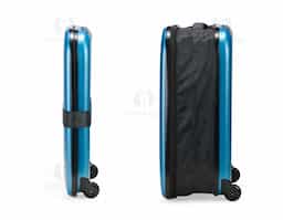 Mala de viagem expansível em ABS com bordas em poliéster que, ao ser expandida, comporta a capacidade máxima de 40 litros. Conta com forro interno em poliéster 210D, cinta compressora para roupas e placas rígidas em PVC que mantêm a armação da mala quando desdobrada. Dispõe ainda de duas rodinhas e alça retrátil em alumínio com puxador em plástico. Acompanha uma faixa em poliéster com seção elástica para envolver a mala dobrada.