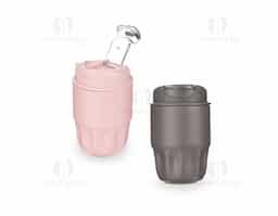Copo térmico em inox com pintura eletrostática e capacidade para até 250ml. Possui formato ergonômico e base antiderrapante. Conta ainda com tampa rosqueável em plástico com trava de segurança.