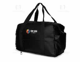 Bolsa impermeável confeccionada em couro sintético, fechamento em zíper e capacidade máxima de 36L quando o compartimento expansível está aberto. Possui compartimento com bolso para itens úmidos e compartimento lateral para tênis. Também dispõe de compartimento lateral para tênis, um bolso com fechamento em engate rápido e outro, em tamanho menor e fechamento em zíper, com espaço posterior para encaixe em puxadores de malas, além de alças de mãos fixas em nylon. Acompanha alça transversal com apoio de ombro.