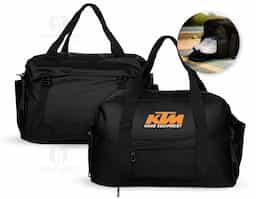 Bolsa impermeável confeccionada em couro sintético, fechamento em zíper e capacidade máxima de 36L quando o compartimento expansível está aberto. Possui compartimento com bolso para itens úmidos e compartimento lateral para tênis. Também dispõe de compartimento lateral para tênis, um bolso com fechamento em engate rápido e outro, em tamanho menor e fechamento em zíper, com espaço posterior para encaixe em puxadores de malas, além de alças de mãos fixas em nylon. Acompanha alça transversal com apoio de ombro.