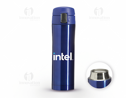 Garrafa térmica de 450 ml produzida em inox colorido, ideal para manter a temperatura das bebidas por mais tempo. Possui botão de abertura prata com sistema de trava identificado por desenhos de cadeado aberto e fechado, garantindo segurança no uso. Para abrir, basta levantar o botão menor e pressionar o botão central; a tampa conta com borracha interna antivazamento. A abertura total é feita por rosca, facilitando a limpeza, e o interior é totalmente revestido em inox. Um brinde corporativo moderno e funcional.